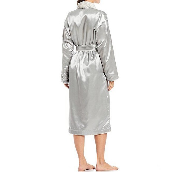 Giraffe At Home NWT Women's Luxe Satin Snow Leopard Faux Fur Robe M - Picture 4 of 7